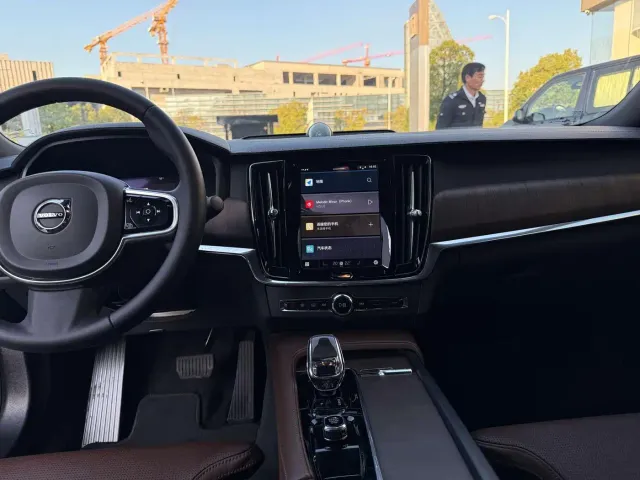Volvo S90 — Фото автомобиля 10