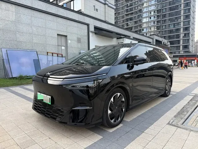 Фотография автомобиля — Xpeng X9