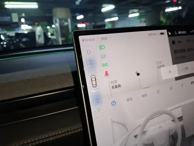 Tesla Model Y L — Фото автомобиля 13