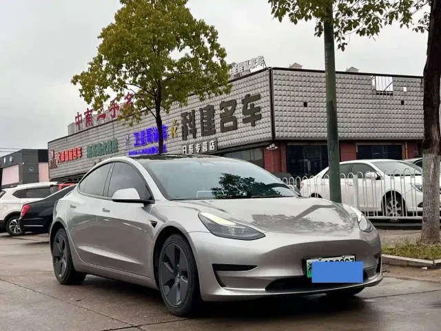 Tesla Model 3 — Фото автомобиля 3