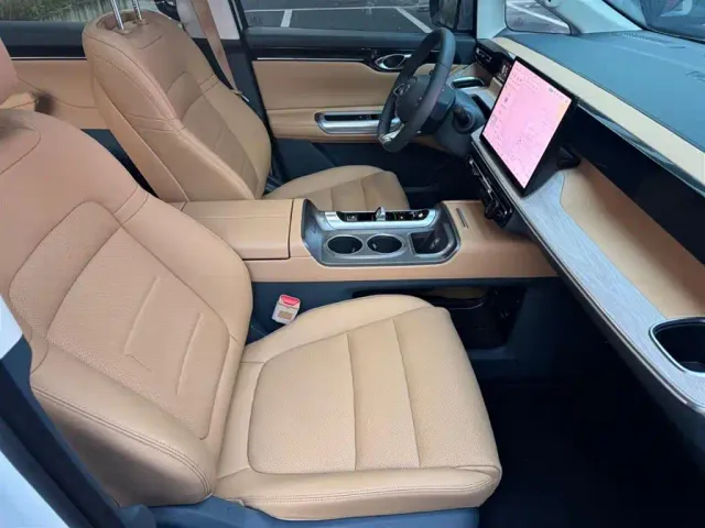 GAC Trumpchi E8 — Фото автомобиля 12