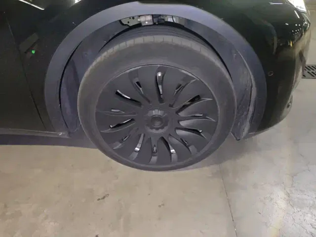 Tesla Model Y — Фото автомобиля 9