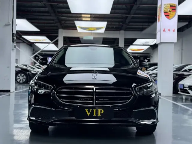 Mercedes-Benz E-Class — Фото автомобиля 2