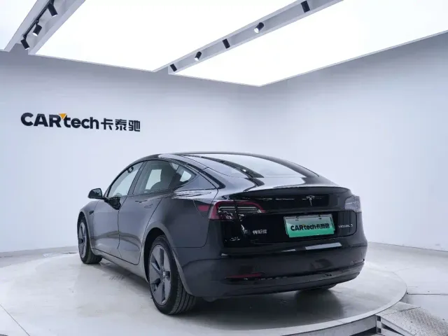 Tesla Model 3 — Фото автомобиля 13