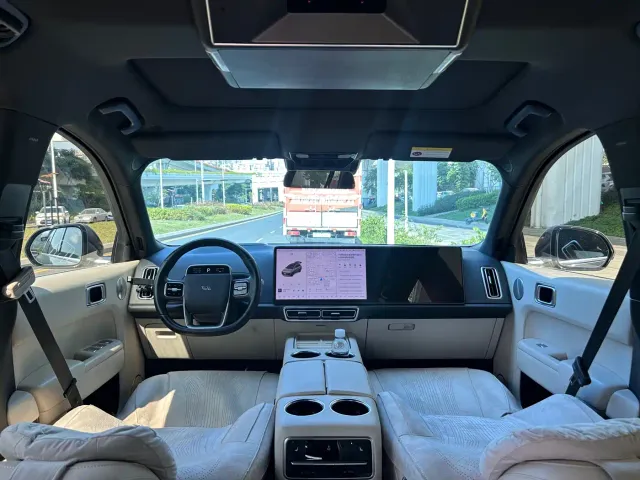 Li Auto L8 — Фото автомобиля 13