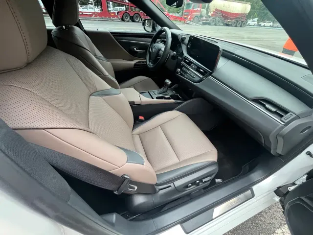 Lexus ES — Фото автомобиля 13