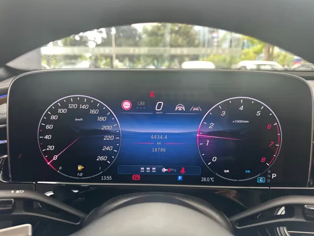 Mercedes-Benz E-Class — Фото автомобиля 6