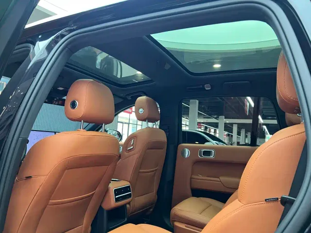 Li Auto L8 — Фото автомобиля 16