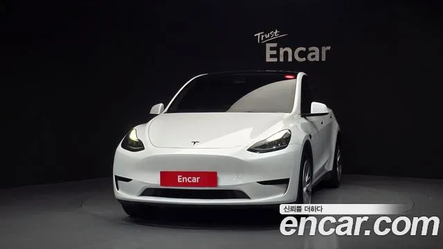 Tesla Model Y — Фото автомобиля 3