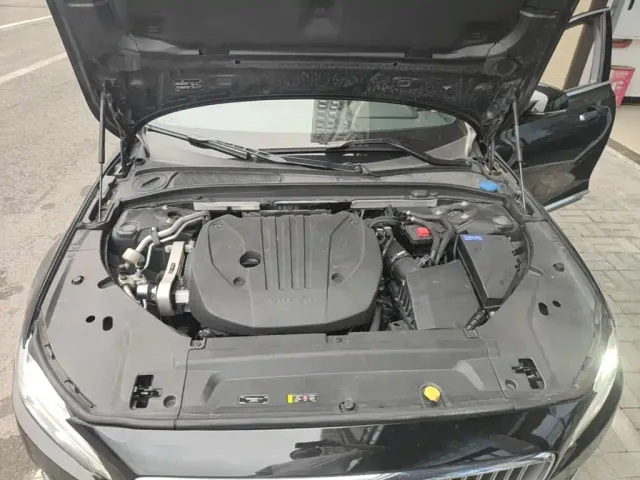 Volvo S90 — Фото автомобиля 19