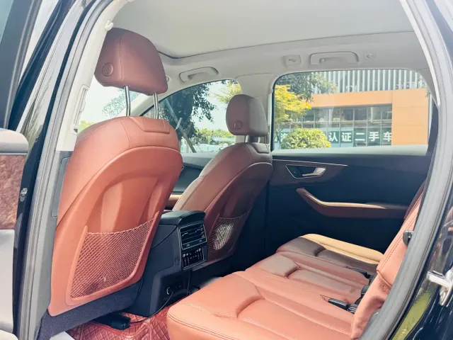 Audi Q7 — Фото автомобиля 6