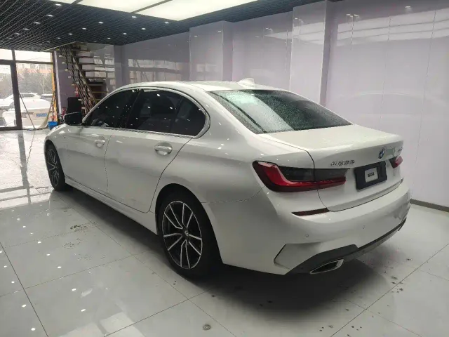 BMW 3 Series — Фото автомобиля 4
