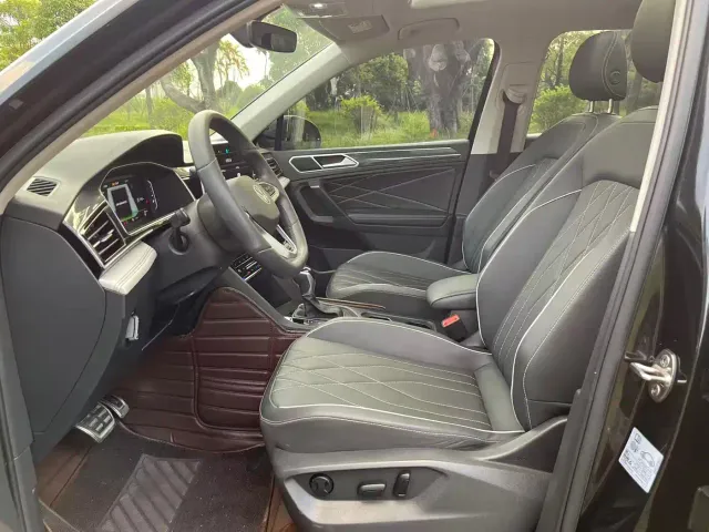 Volkswagen Tiguan L — Фото автомобиля 18