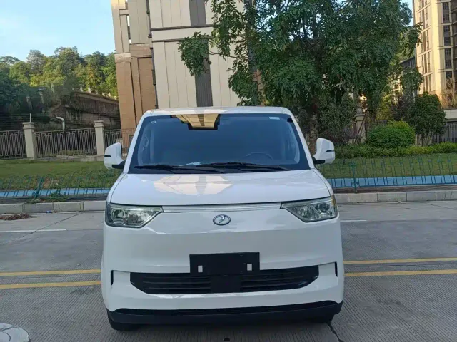 Ruichi New Energy EC75 — Фото автомобиля 2