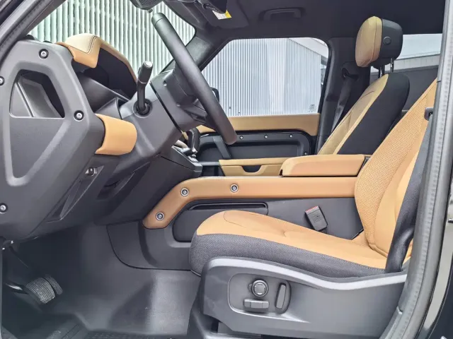 Land Rover Defender — Фото автомобиля 5