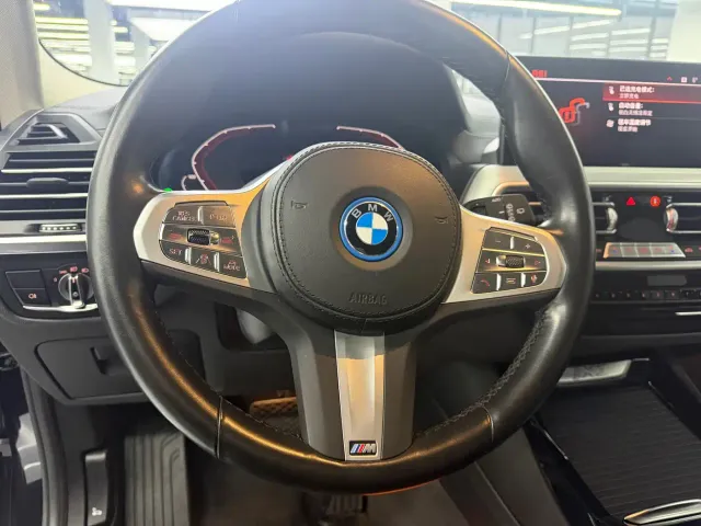 BMW iX3 — Фото автомобиля 5