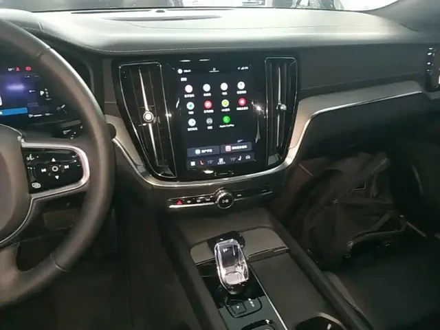 Volvo S60 — Фото автомобиля 12