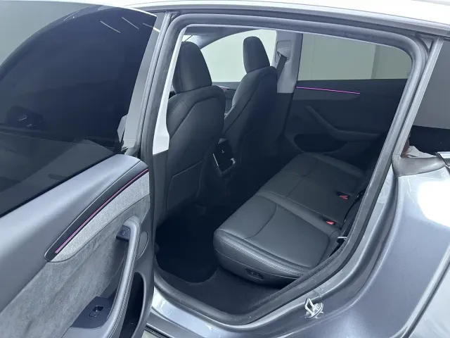Tesla Model Y 2025 Facelift Long Range All-Wheel Drive — Фото автомобиля 17