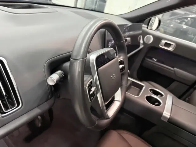 Li Auto L9 — Фото автомобиля 12
