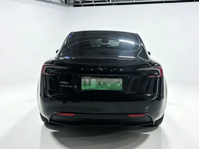 Tesla Model 3 — Фото автомобиля 6
