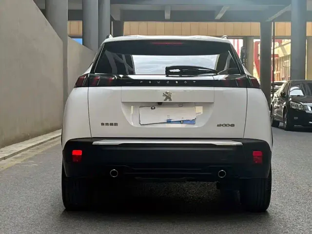 Peugeot 2008 — Фото автомобиля 4