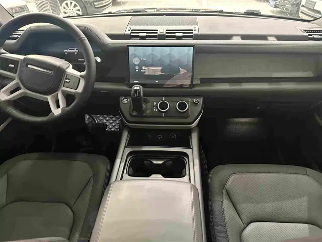 Land Rover Defender — Фото автомобиля 15