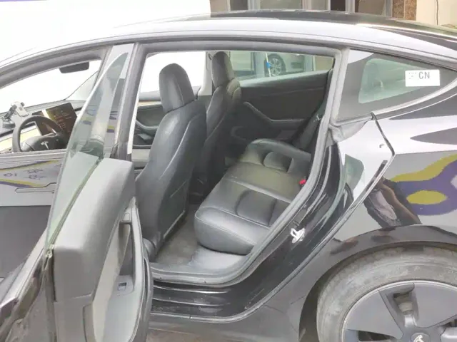 Tesla Model 3 — Фото автомобиля 11