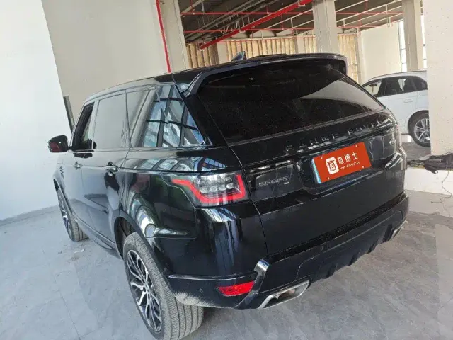 Land Rover Range Rover Sport 2022 3.0 L6 Gloss Black Edition — Фото автомобиля 2