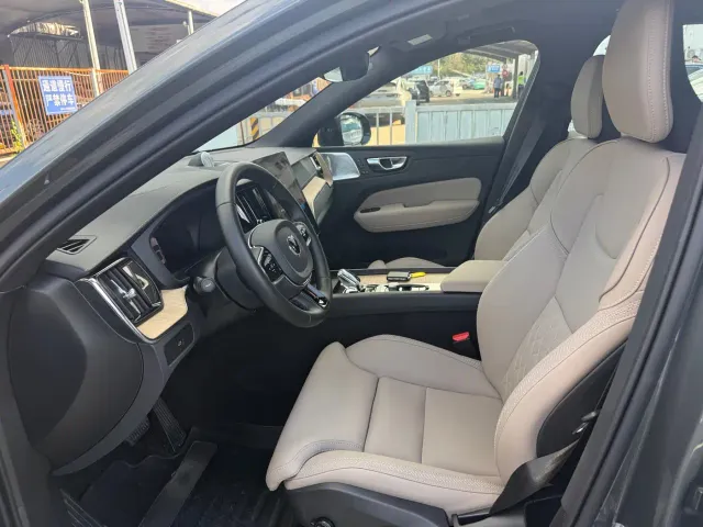 Volvo XC60 — Фото автомобиля 11