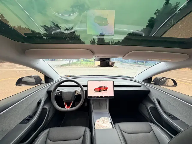 Tesla Model 3 — Фото автомобиля 6