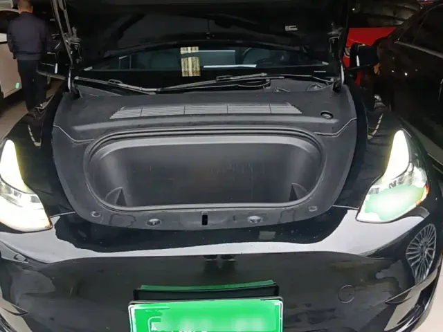 Tesla Model Y — Фото автомобиля 19