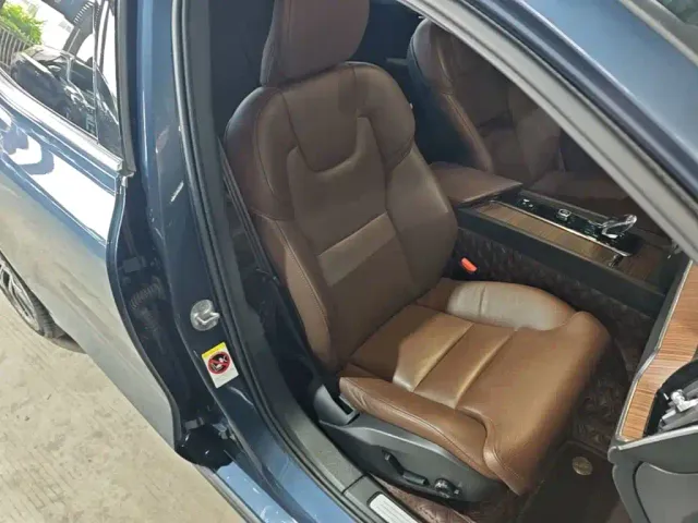 Volvo S60 — Фото автомобиля 24