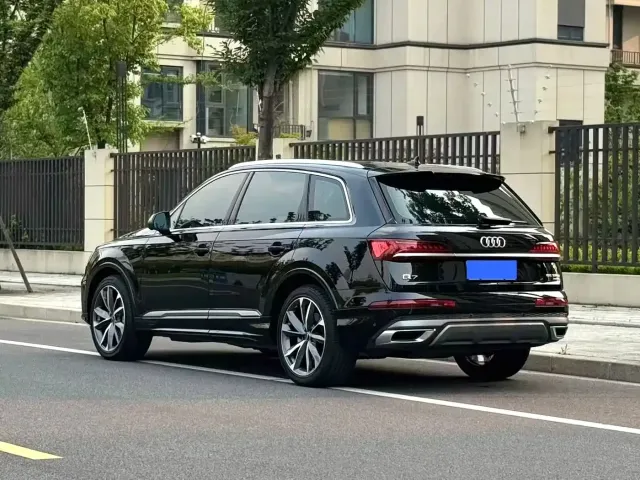 Audi Audi Q7 2023 55 TFSI quattro S Premium — Фото автомобиля 9