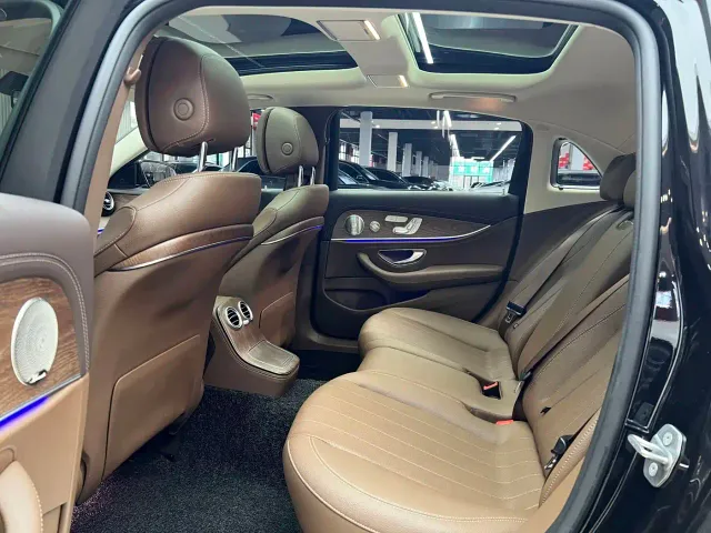 Mercedes-Benz E-Class — Фото автомобиля 12