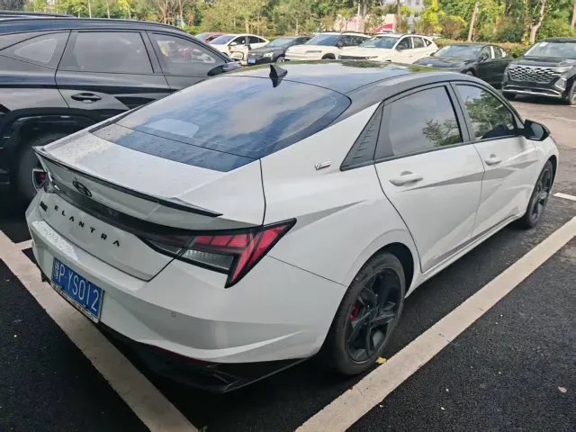 Hyundai Elantra — Фото автомобиля 3