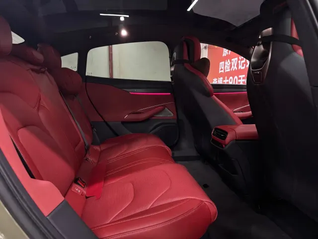 Xiaomi SU7 — Фото автомобиля 13