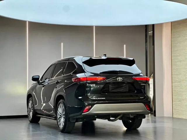 Toyota Highlander — Фото автомобиля 11