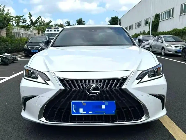Lexus ES — Фото автомобиля 2