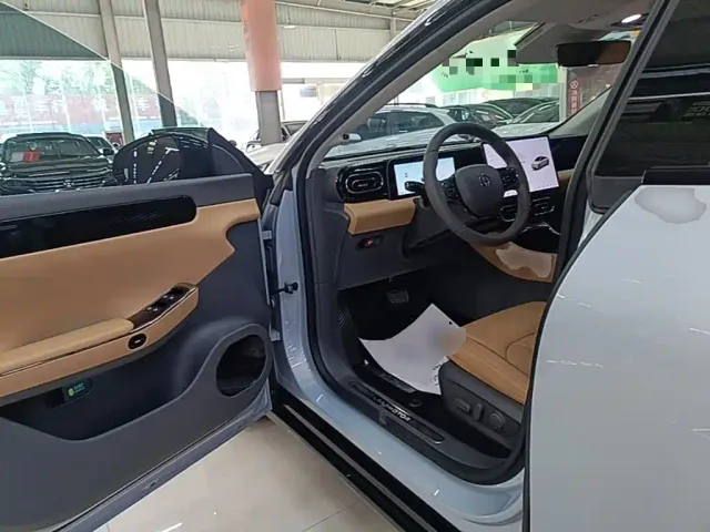 Leapmotor C01 — Фото автомобиля 15