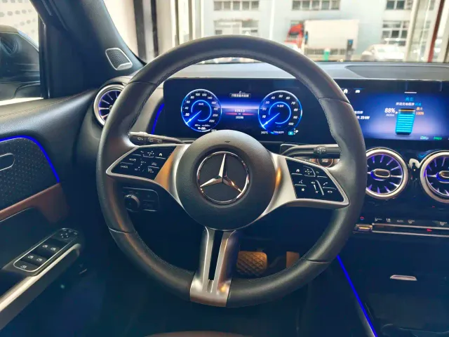 Mercedes-Benz EQB — Фото автомобиля 7