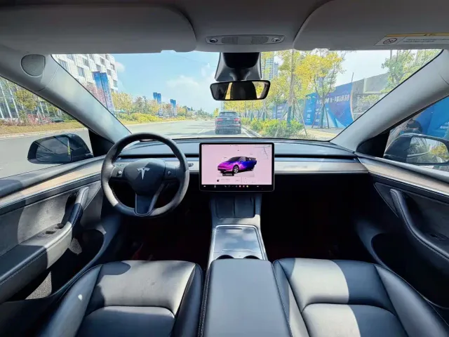 Tesla Model Y — Фото автомобиля 5