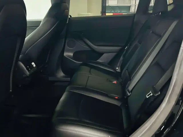 Tesla Model Y — Фото автомобиля 9