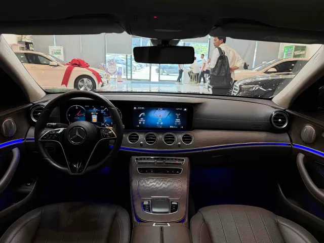 Mercedes-Benz E-Class — Фото автомобиля 15