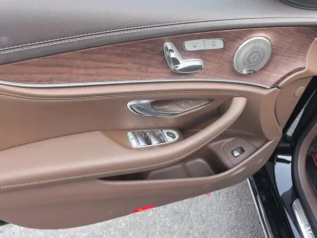 Mercedes-Benz E-Class — Фото автомобиля 7