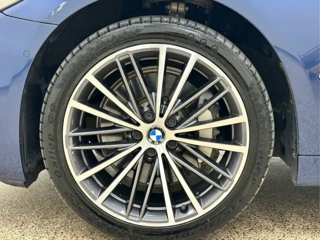 BMW 5 Series — Фото автомобиля 6