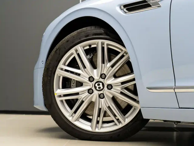 Bentley Flying Spur — Фото автомобиля 6
