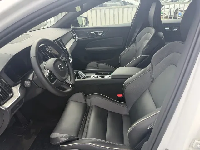 Volvo S60 — Фото автомобиля 14