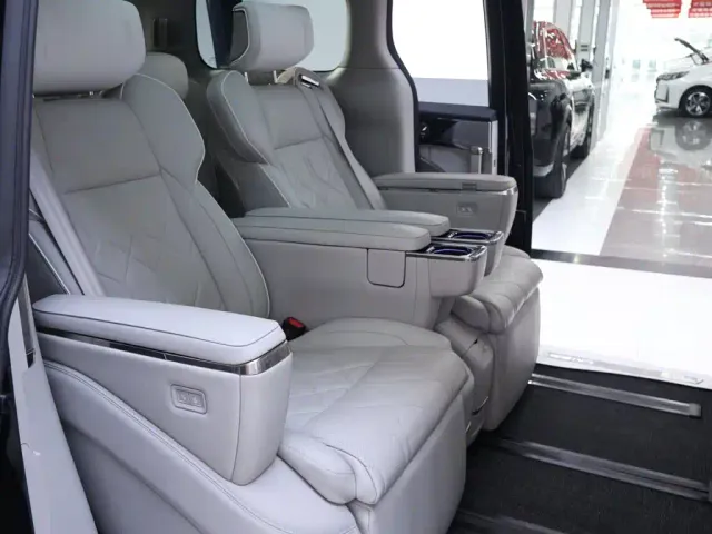 Volvo Volvo EM90 2025 Ultra Six-Seater — Фото автомобиля 22