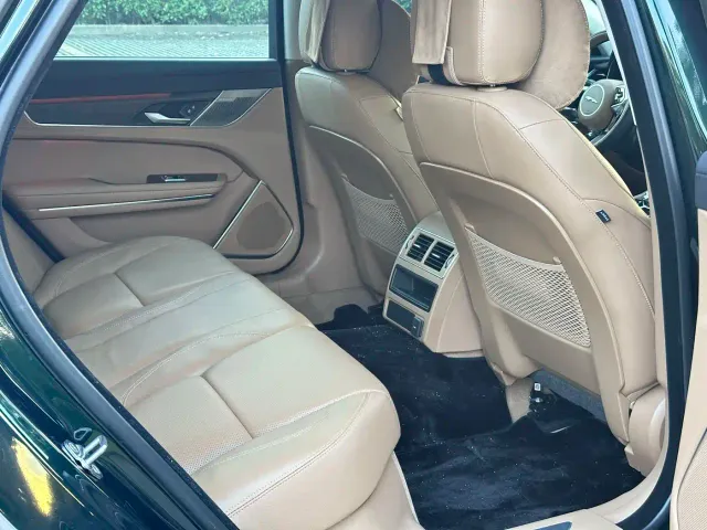 Jaguar XFL — Фото автомобиля 12
