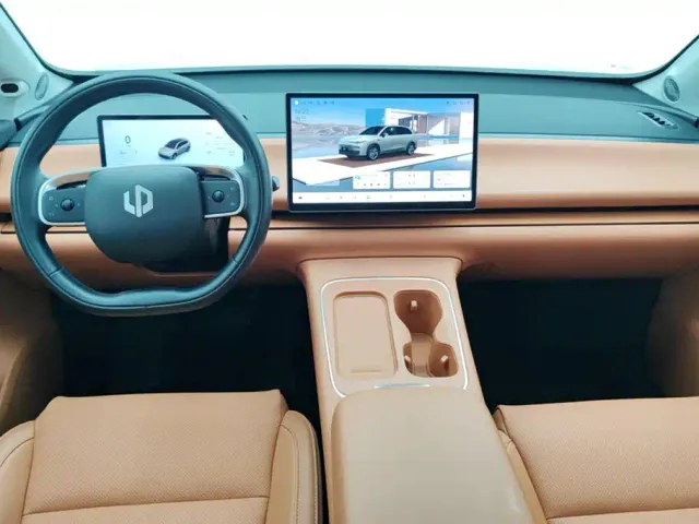 Leapmotor C10 — Фото автомобиля 12